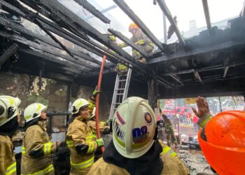 Respon Cepat! Diskar PB Kota Bandung Berhasil Padamkan Kebakaran di Pertokoan Pasar Simpang Dago