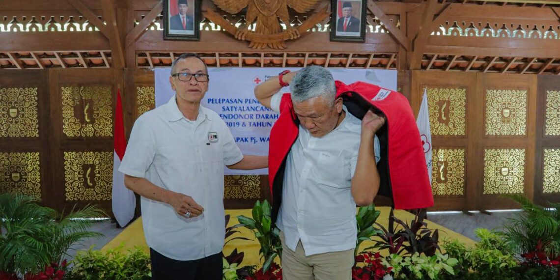 95 Warga Jadi Pendonor Darah Sukarela 100 Kali, Pj Wali Kota Bandung: Mereka Pahlawan Kemanusiaan