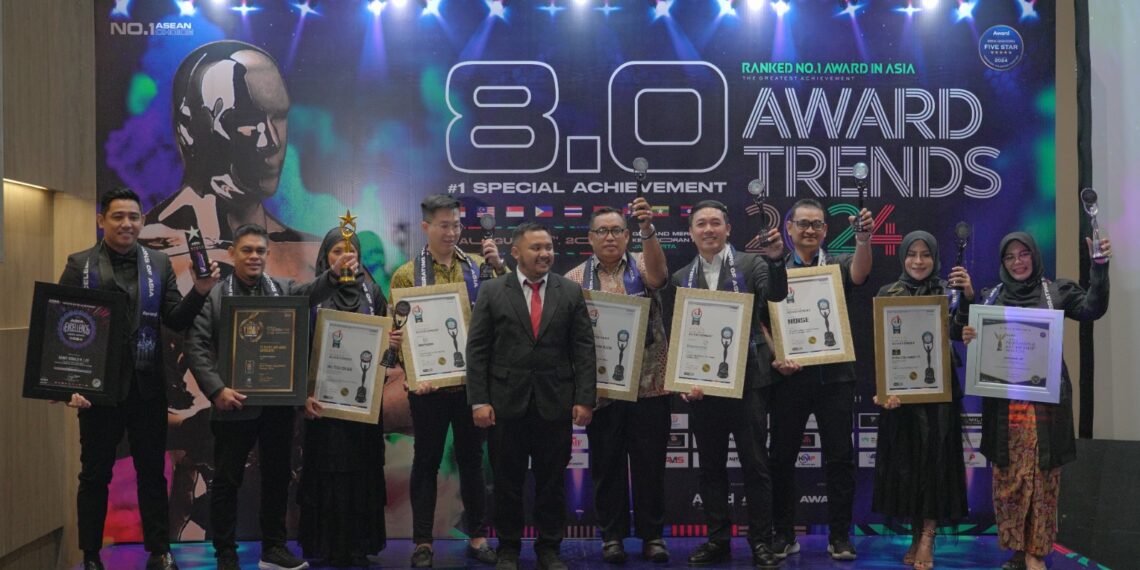 Bio Farma Raih Penghargaan Trusted Business Award 2024 di Acara Indonesia Award Magazine