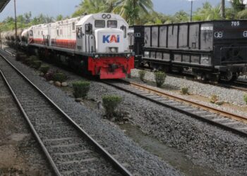 KAI Divre II Sumatera Barat Catatkan Kinerja Positif pada Angkutan Penumpang dan Barang Periode Januari s.d Juli 2024