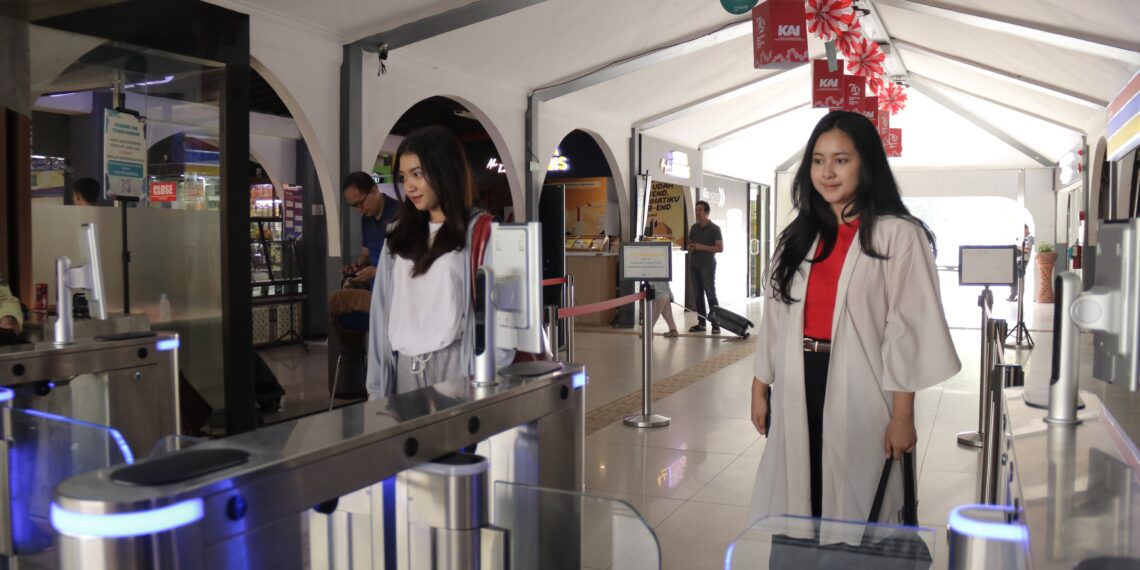 Sambut HUT RI Ke-79, KAI Daop 2 Bandung Hadirkan Ornamen Khusus di Kereta Api dan Stasiun