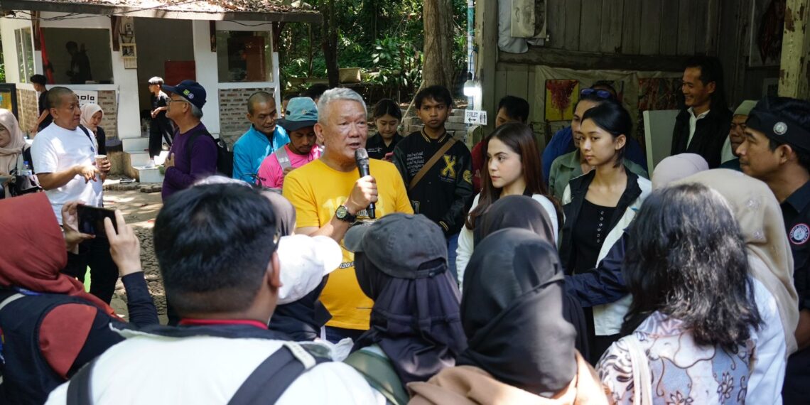 Walikota Bandung Hadiri Festival Eling Earth SBM ITB bersama 11 Komunitas  Kota Bandung