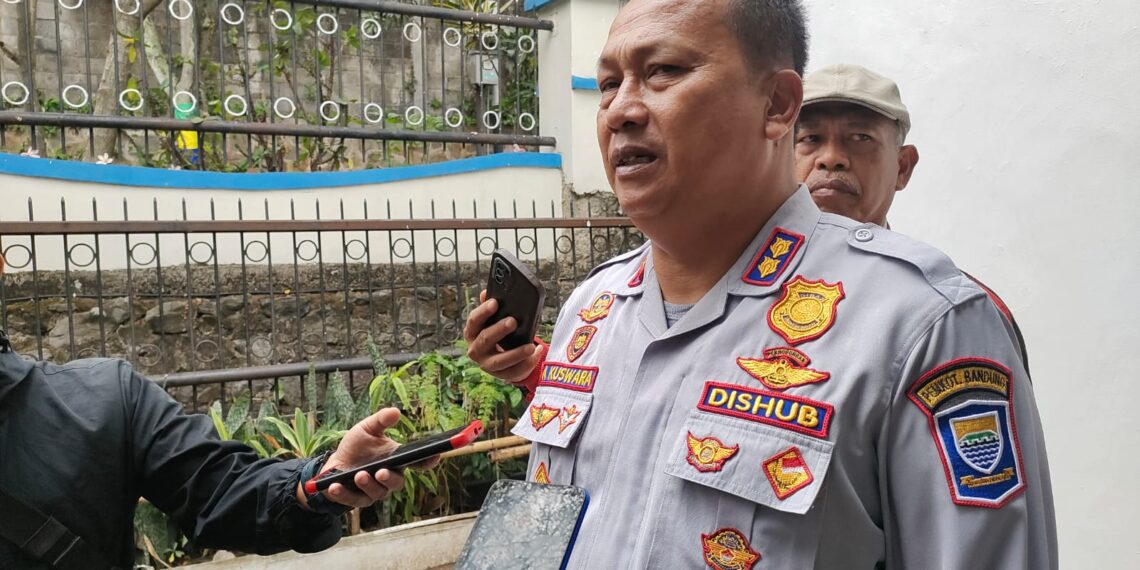Dishub dan Polrestabes Bandung Tangkap Tiga Pak Ogah yang Pura-pura Terlindas