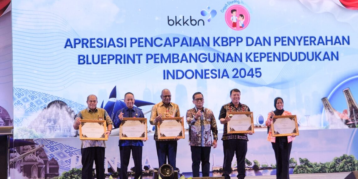 Perwakilan BKKBN Provinsi Jabar Sabet Juara Satu Pelayanan KB Pascapersalinan