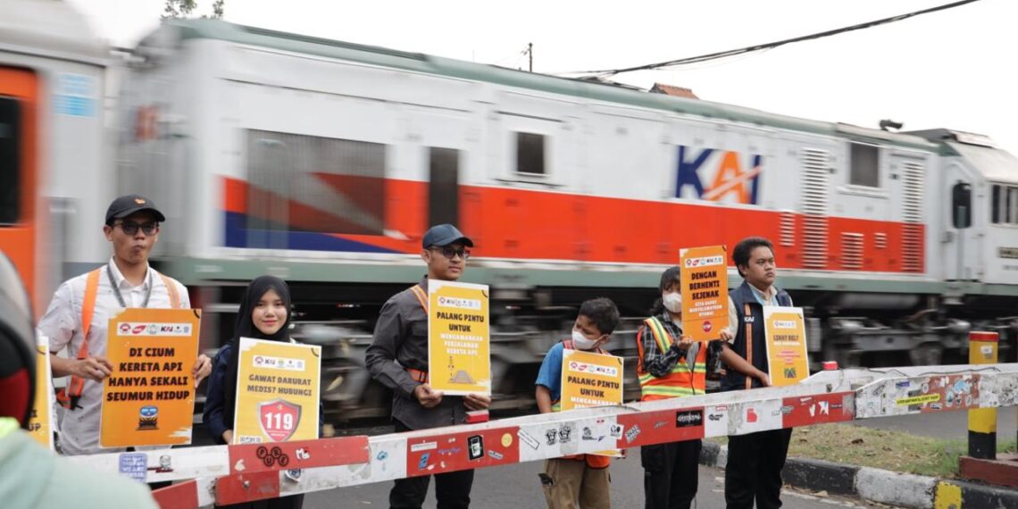 Tak Bosan, Daop 2 Terus Himbau Warga Untuk Disiplin Saat di Perlintasan Sebidang