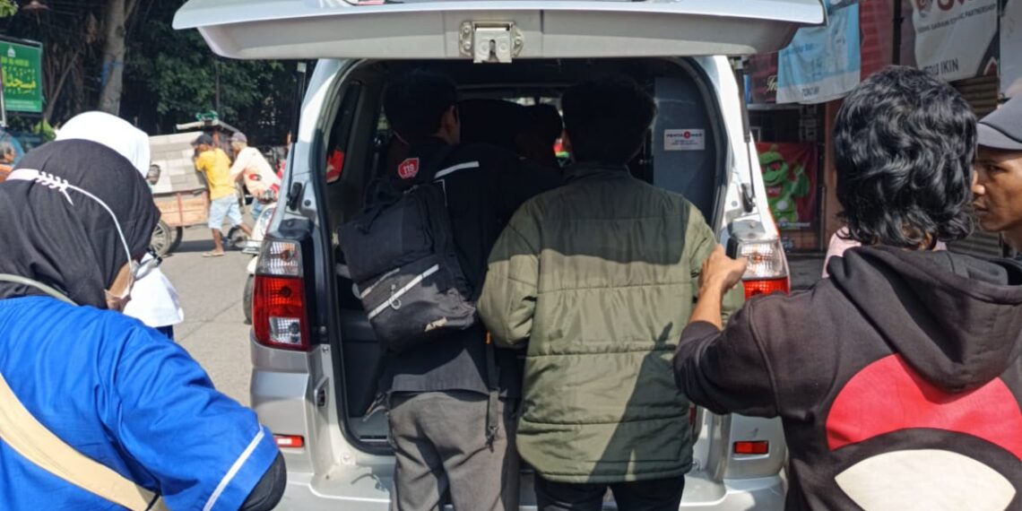 PT KAI Daop 2 Terus Himbau Masyarakat untuk Tidak Beraktivitas di Jalur Rel Kereta Api, Berbahaya dan Berpotensi Fatal