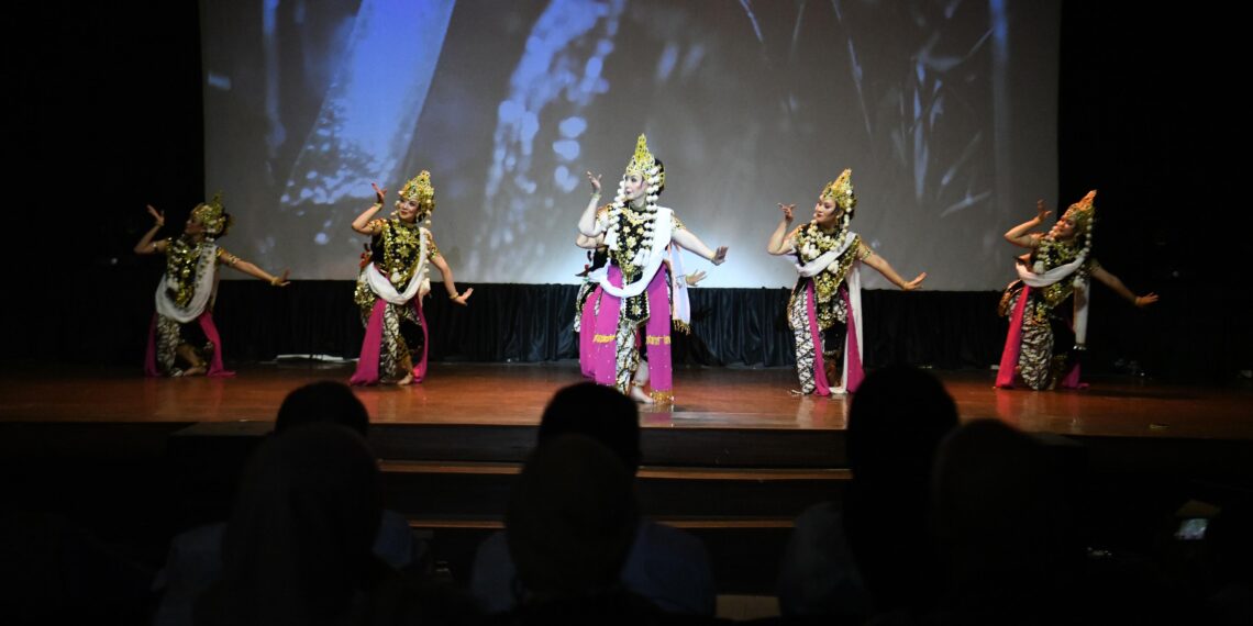 Bey Machmudin Apresiasi Dedikasi Maestro Tari Sunda Indrawati Lukman