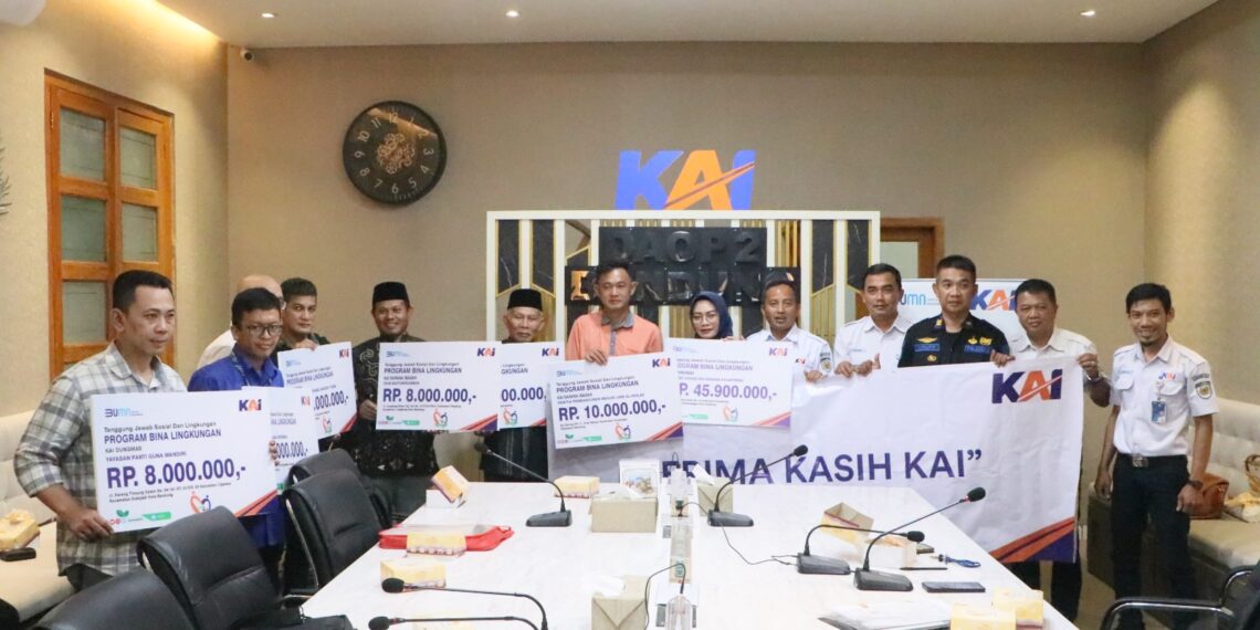 KAI Daop 2 Kembali Serahkan Bantuan TJSL Bina Lingkungan Sebesar Rp120.778.500