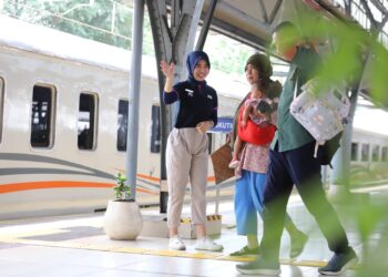 KAI Lakukan Beragam Peningkatan Layanan pada Nataru 2024/2025, Tiket KA Jarak Jauh dan Menengah Terjual 672.418