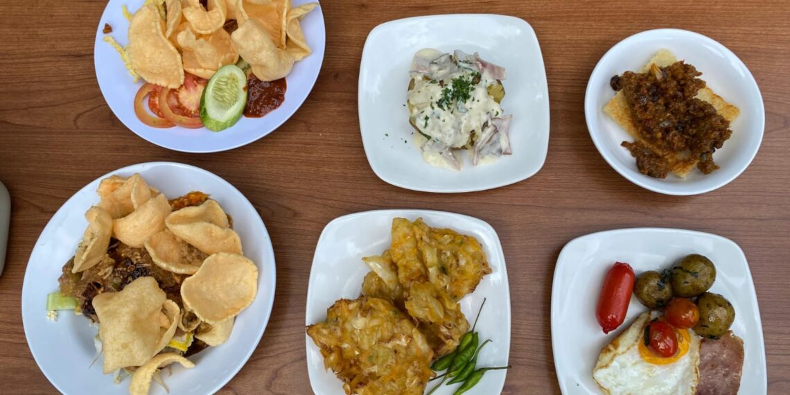 Adhigana Resto: Nasi Goreng Premium Ramah Kantong Plus Atraksi Sang Koki