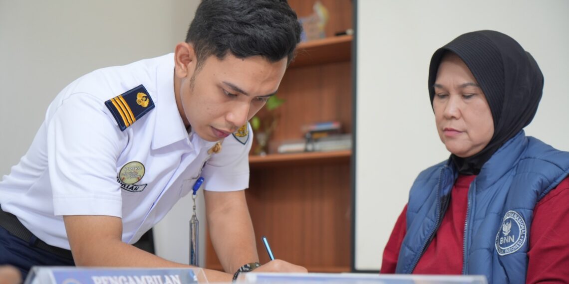 Gandeng BNN Jabar, KAI Daop 2 Tes Urine Seluruh  ASP Yang Turun Dinas