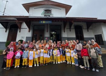 Daop 2 Bandung bersama Astrajingga Creatif Kenalkan Kereta Api pada Ribuan Anak di Kota Tasikmalaya