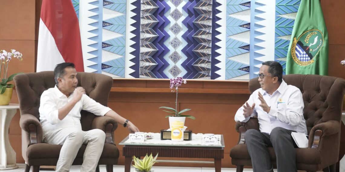 Pj Gubernur Jabar, Bey Machmudin, Sambut Positif Kenaikan Transaksi SPKLU PLN Periode Nataru 2024/2025