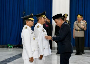 Bey Machmudin Lantik Penjabat Wali Kota Cimahi dan Penjabat Bupati Subang
