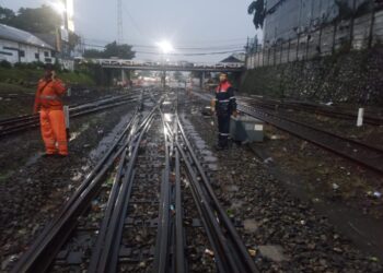 Genangan Air di Jalur Rel Emplasemen Stasiun Bandung Akibat Hujan Deras Sudah Surut, Jalur Kereta Aman Dilalui
