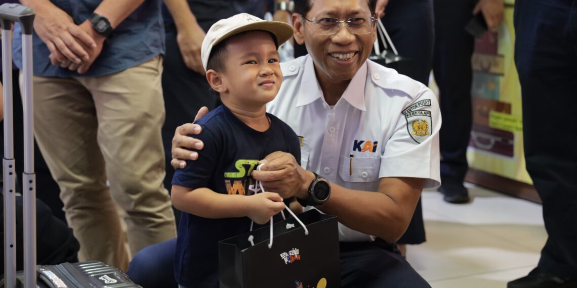 Direktur Utama KAI Tinjau Perjalanan Jadwal Baru KA Parahyangan, Pastikan Setiap Perjalanan Menghadirkan Senyuman