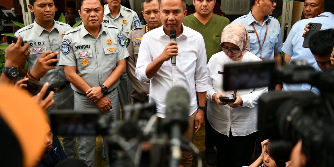 Jenguk Korban Kecelakaa di Gerbang Tol Ciawi 2, Ini Pesan Pj Gub Jabar