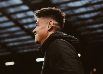 Mees Hilgers: Kisah Bek Tengah FC Twente