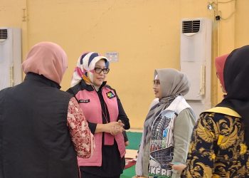 Ringankan Beban Masyarakat,  DP3AKB dan PKK Jawa Barat Salurkan Bantuan Ke Bekasi