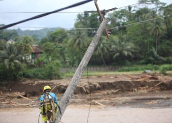 PLN Jawa Barat Gerak Cepat Pulihkan Jaringan Listrik Terdampak Banjir dan Longsor di Sukabumi