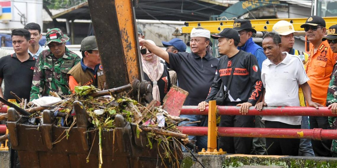 Sekda Jabar Tinjau Banjir Cimanggung, Tekankan Pencegahan dan Solusi