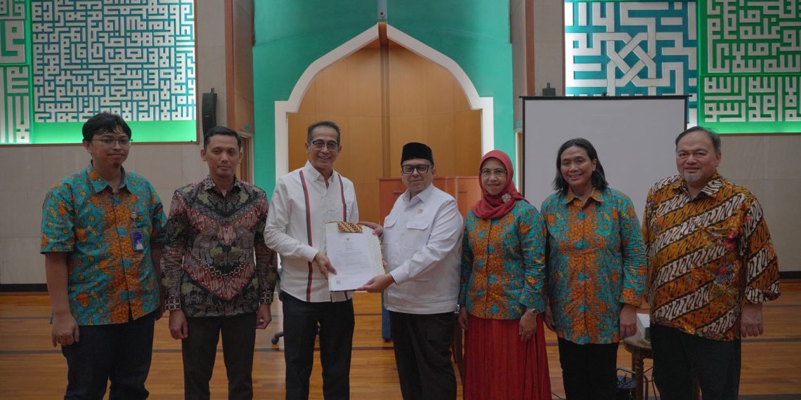 Bio Farma Terima Sertifikat Halal Vaksin BCG dari BPJPH