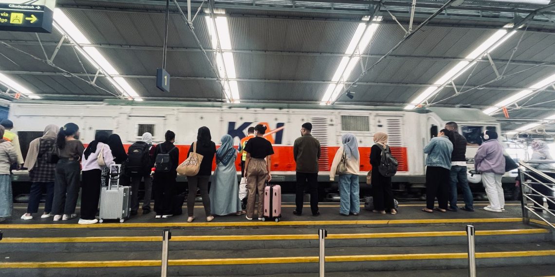 Pelangan KCI Wilayah 2 Bandung Tembus 36 Ribu Pelangan di Hari Pertama Idul Fitri