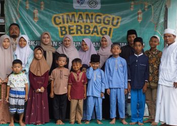 Pemuda-Pemudi Cimanggu Dan Santri Ponpes Nurul Falah Konsisten Berbagi Di Bulan Ramadan