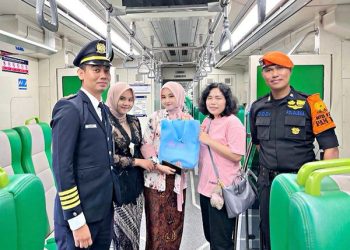 Sapa Kartini, KAI Divre II Sumbar Beri Apresiasi kepada Penumpang Perempuan
