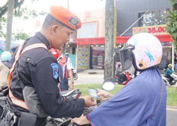 Tegakkan Disiplin Lalu Lintas, KAI Sumbar Gelar Sosialisasi Rutin di Perlintasan KA