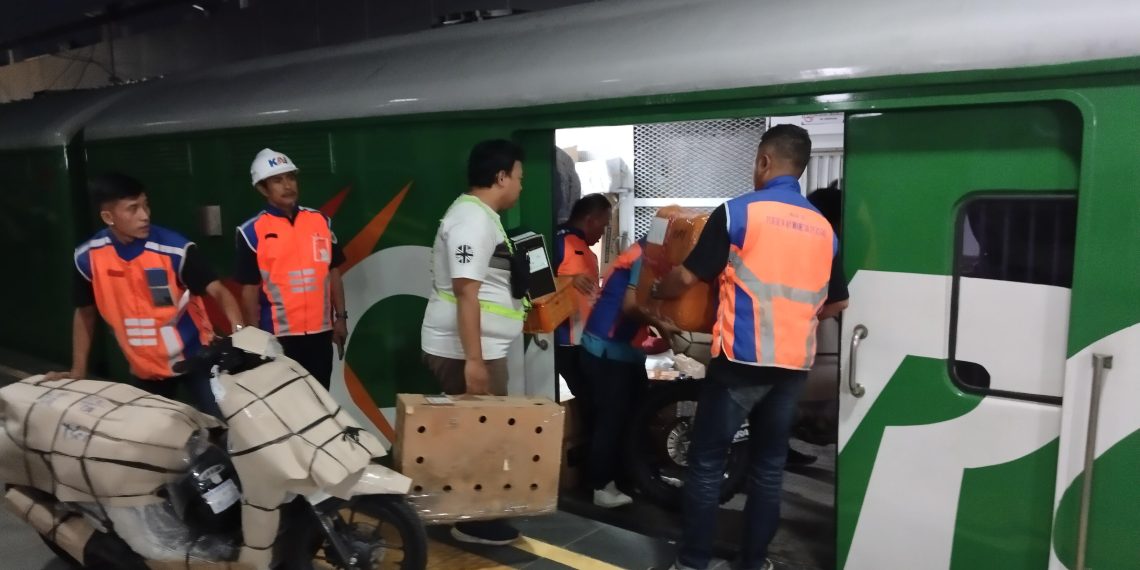 KA Parcel Jadi Pilihan Pelaku Usaha, Volume Angkutan Barang di Bandung Tembus 2.903 Ton