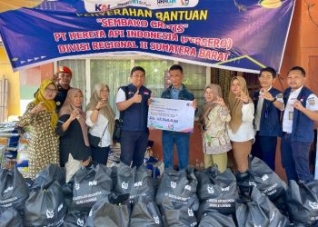 KAI Divre II Sumbar Salurkan Bantuan Sembako untuk Warga Nan Balimo