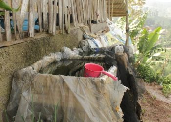4.000 Meter Selang Penyelamat: Harapan Terakhir Warga Cikawari Akan Air Bersih