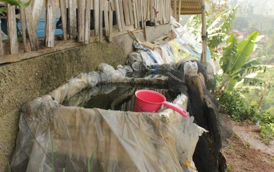 4.000 Meter Selang Penyelamat: Harapan Terakhir Warga Cikawari Akan Air Bersih