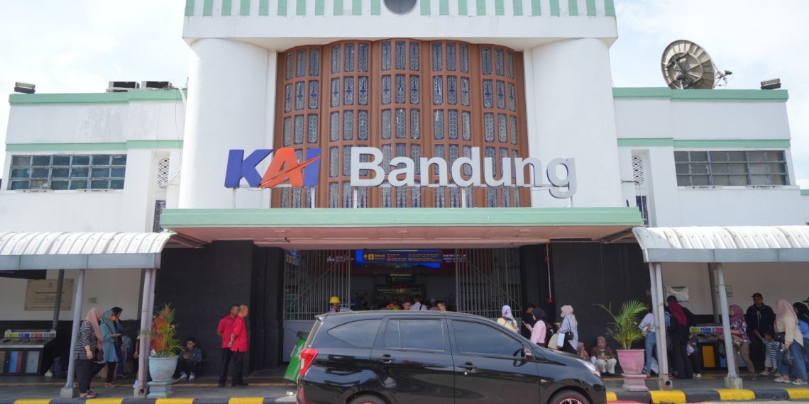 160 Kereta Tiap Hari! Stasiun Bandung Jantung Transportasi Jawa Barat