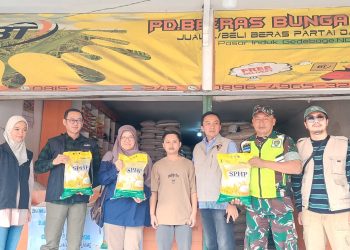 Pemimpin Wilayah BULOG Jabar beserta Dinas DKPP, Satgas Pangan, dan Babinsa meninjau penyaluran SPHP di Pasar Gedebage Minggu. (13/7/2025)