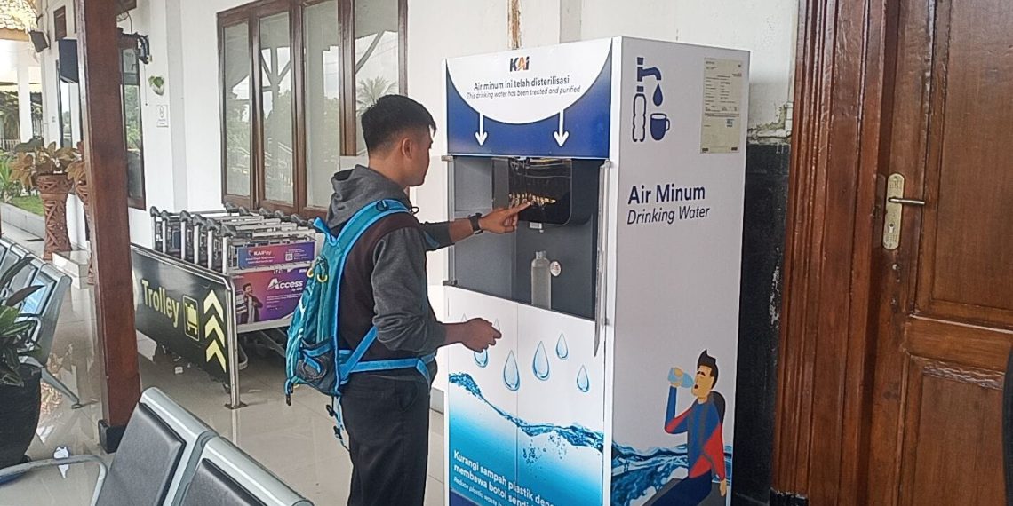 Transportasi Hijau, Daop 2 Hadirkan Air Minum Gratis di Stasiun