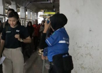 Wajah Tak Tersorot, Hati yang Menyala di Balik Bersihnya Kereta dan Stasiun