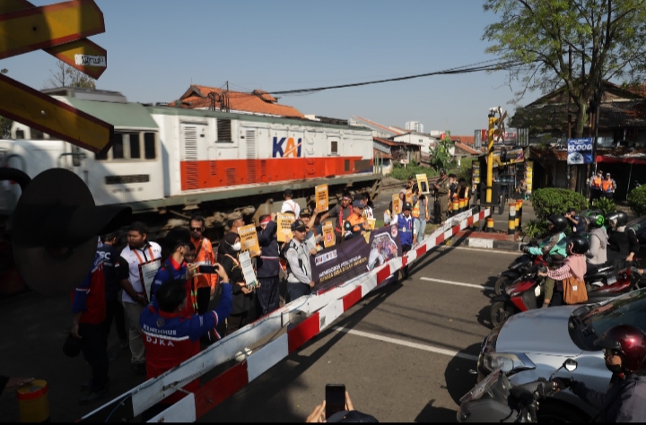 Disiplin di Perlintasan, Nasionalisme yang Terlupakan