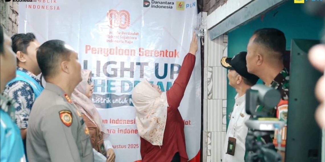 PLN UID Jabar, Listrik Gratis Jadi Cahaya Harapan Warga Miskin