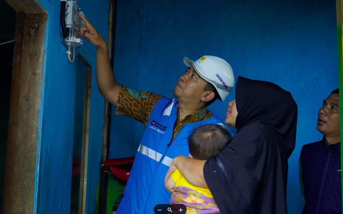 PLN UID Jabar Terangi Ribuan Rumah Prasejahtera Lewat Donasi Pegawai