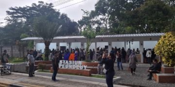 Kios Khusus Hadir di Stasiun Cipeundeuy, Pedagang Diatur Rapi